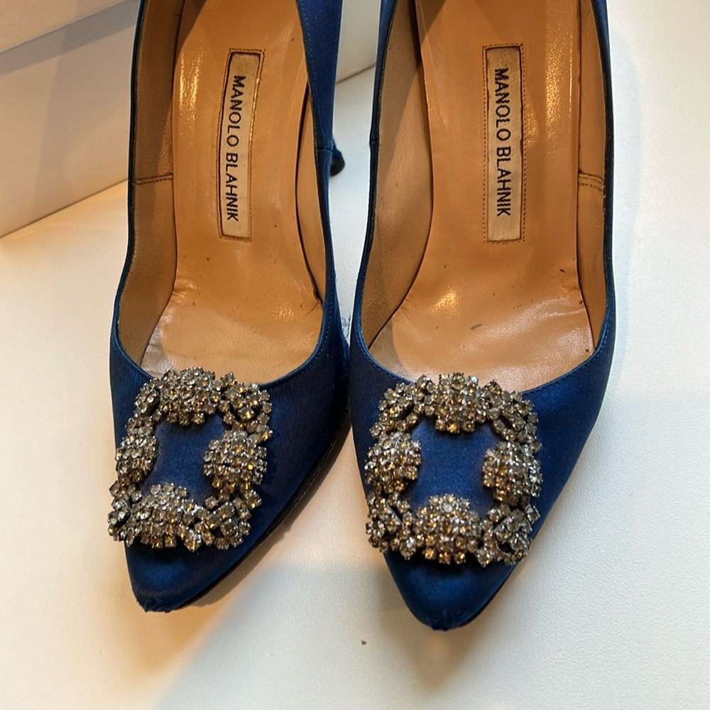 Manolo Blahnik Hangisi. Size 37. Blue